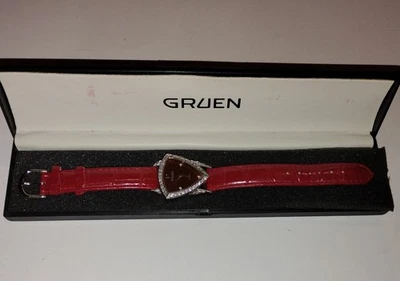 Reloj Gruen de Colección Damas GR9030L Esfera Roja en Forma de Triángulo Con Estuche Leer Descripción Foto 1 de 4