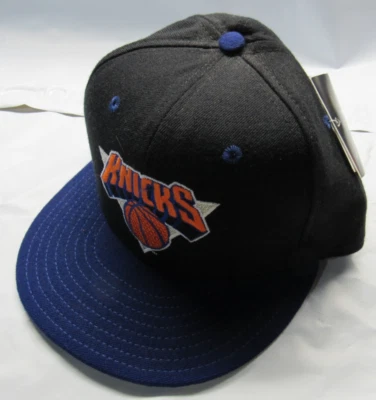 NBA New York Knicks 59FIFTY Fitted Baseball Hat Size 7 Black/Blue Brim - Image 1 of 4