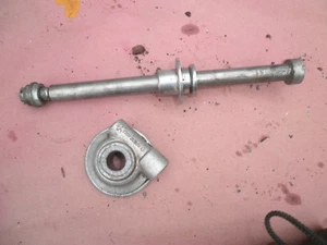 1987 Suzuki Intruder VS700GLE front axle bolt and speedometer drive gear - Picture 1 of 2