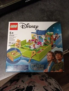 LEGO Disney: Peter Pan & Wendy's Storybook Adventure (43220) - Picture 1 of 2