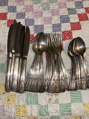 Oneida Debonair 银盘 1938 年服务适用于 8 刀叉勺 32 件 — 第 1/4 张图片