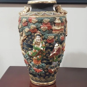 Antike japanische Satsuma Bas-Relief-Vase - Bild 1 von 12