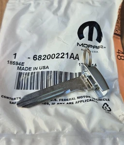 Chrysler Dodge Jeep Ram 2011-2025 nuevo genuino MoPar llavero en blanco - Imagen 1 de 2