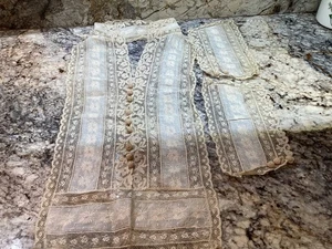 Antike viktorianische handgehäkelte Spitzenmanschetten und Kragen mit langem Einsatz. - Bild 1 von 7