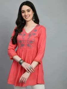 Indian Women BEAUTIFUL Peach Rayon Floral Embroidered Kurta Kurti New Top Tunic - Picture 1 of 8