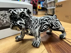 British Bulldog Ornament statue Monochrome black white grey Standing Graffiti - Picture 1 of 6