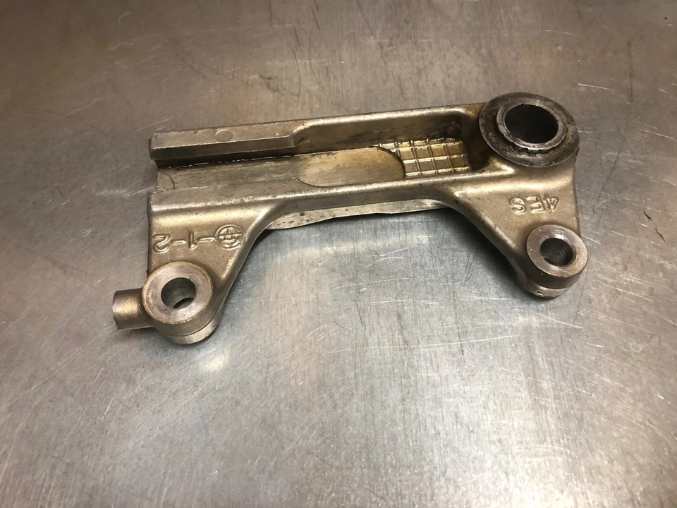 YAMAHA YZ80 ORIGINAL OEM REAR BRAKE CALIPER BRACKET 💥 1993 - 2001 B - Image 1 of 1