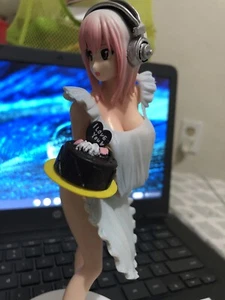 Figura Super Sonico Skytube con pastel - Imagen 1 de 2