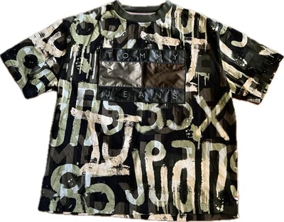 Tommy Jeans Hilfiger Hombres L Estampado Completo Bandera Camiseta Bordado Graffiti Hip Hop Foto 1 de 4