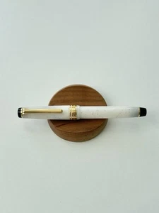 Sailor Pro Gear Slim / Four Seasons - Yukitsubaki / 14k Gold / EF nib - Picture 1 of 5
