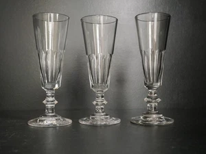 lot 3 ancienne flutes à champagne cristal  Baccarat modèles Caton - Foto 1 di 9