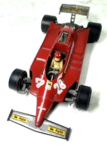 BURAGO FERRARI 126 MASSSTAB 1/24 MADE IN ITALY MIT PILOT - Bild 1 von 9