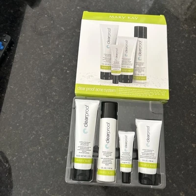 Mary Kay ClearProof Acne System 4 Piece The Go Set New in Box - Image 1 of 4