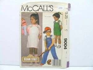 McCall's 9004 Jungen Mädchen Sesam St Overall Pullover Gr. 1 Schnittmuster #280 - Bild 1 von 6