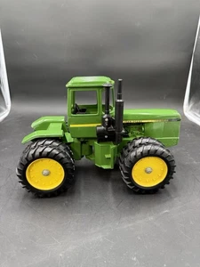 Trattore 4 ruote motrici 1/16 John Deere 8650 con doppi di ERTL - originale d'epoca - Foto 1 di 9