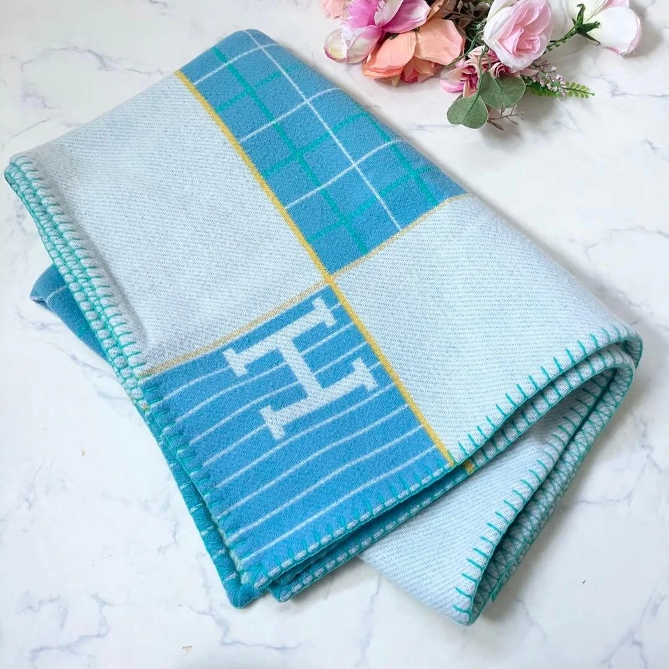 Manta azul Hermès Avalon mezcla de seda tiro de lujo con logotipo diseño sofisticado Foto 1 de 4