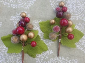 2 Beeren Weihnachtsplektren rot und gold.Künstliche Früchte.Basteln und Dekorieren - Bild 1 von 3