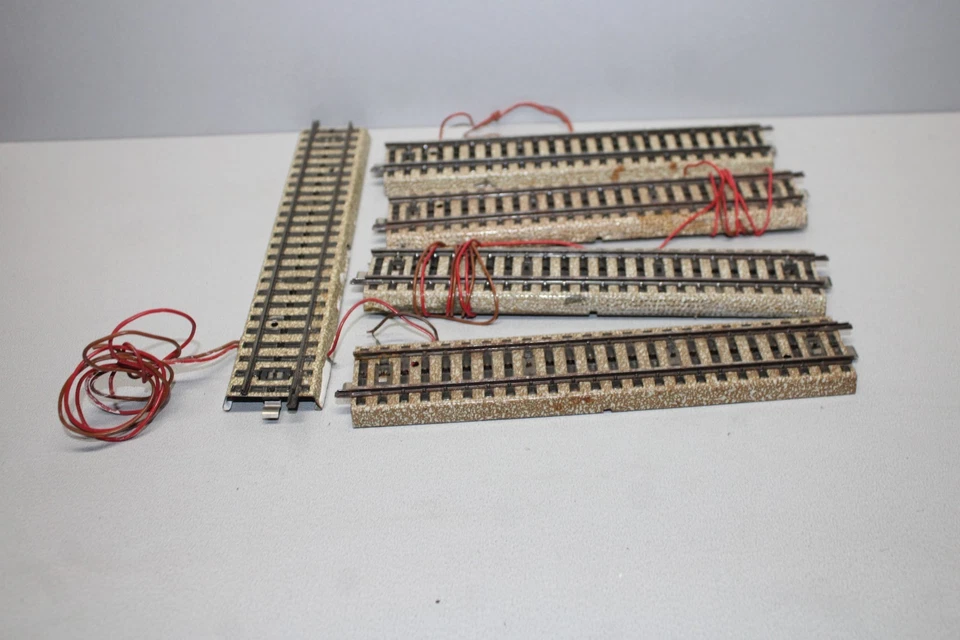 Märklin 5111 and 5131 5 Piece Siding Straight M Track Track Track H0 #M661 - Image 1 of 1