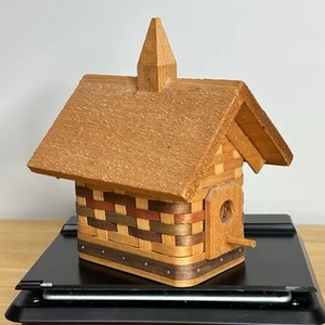 Vintage signierter Roy W. Krasky geflochtener Korb Vogelhaus Longaberger Kirche siehe lesen - Bild 1 von 24