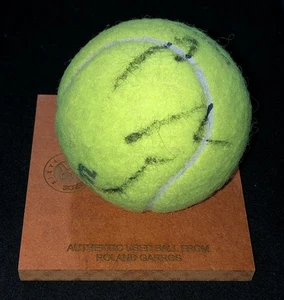 Carlos Alcaraz signed Autogramm 2024 Roland Garros Match Used Tennisball JSA - Bild 1 von 2