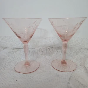 Pair Of Vintage Pink Etched Optic Depression Glasses Wine Champagne Sherbet - Picture 1 of 14