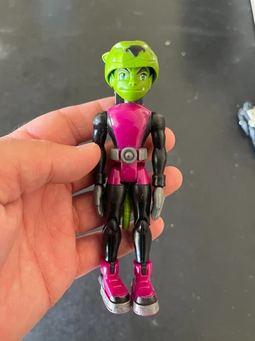Bandai 2003 TEEN TITANS Shape Shifting BEAST BOY Action Figure 5" Toy Cover