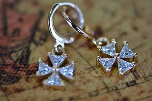 AamiraA 18K Gold Plated Four Leaf Clover Zircon AAA+ Designer Dangle Earrings - Picture 1 of 11