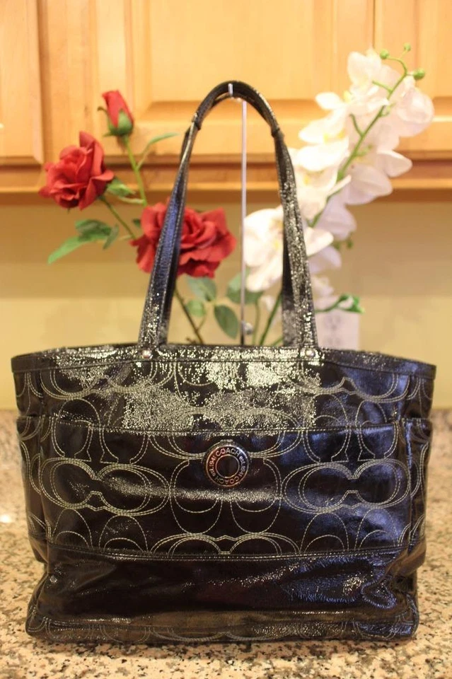 Bolso de pañales Coach Signature de charol cosido F19256 (PU300 Foto 1 de 1