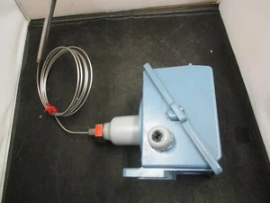 United Electric Controls F402-6BS Temperature Switch w/Sensor - Picture 1 of 4