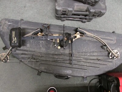 Hoyt Carbonite Bow - Image 1 of 4