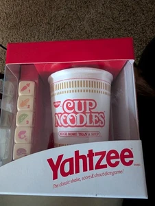 YAHTZEE Taza Fideos Juego de Dados Ramen Juego Coleccionable, Nuevo Sin Abrir - Imagen 1 de 2