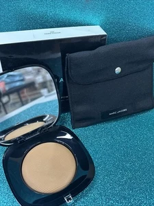 Marc Jacobs 500 FAWN COCOA Perfection Powder Featherweight Foundation (0.38 oz.) - Picture 1 of 3