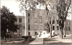 1940s WAVERLY, Iowa RPPC Real Photo Postcard BREMER COUNTY COURT HOUSE / Unused - Picture 1 of 2