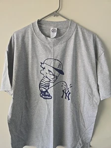 Boston Red Sox Calvin peeing on New York Yankees T-shirt gray type mens XL - Picture 1 of 5