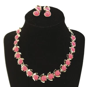 PRETTY IN PINK! 3 Pc Clip On Earring & Necklace Set Pink & Gold Tone Demi Parure - Picture 1 of 11