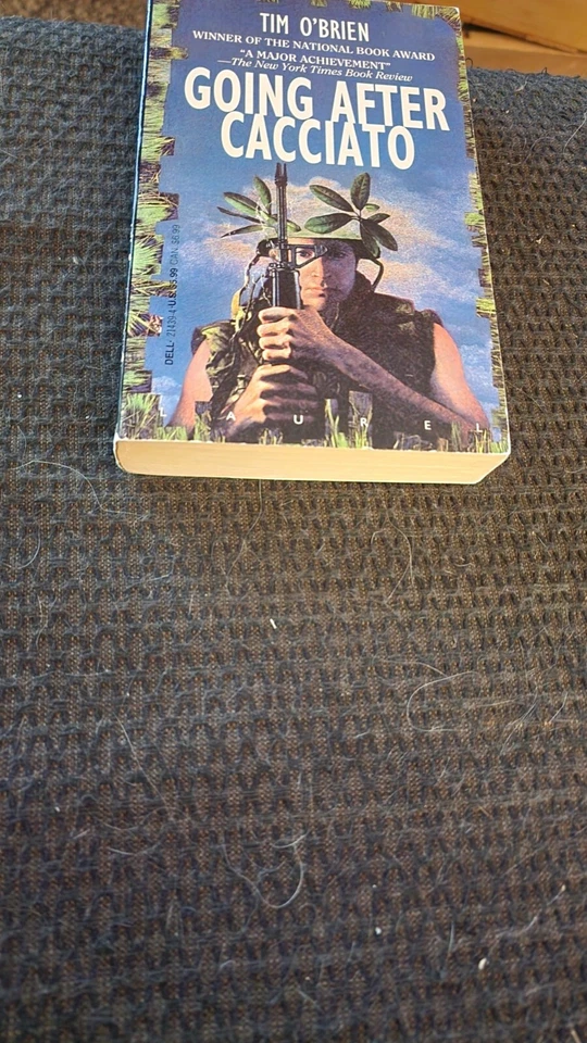 Tim O'Brien - Going After Cacciato [Viet Nam novel...] paperback [1978 ed.], VG - Image 1 of 1
