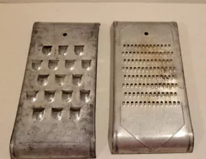 GRATTUGIA IN METALLO SOPRA CIOTOLA (SET 2 TAGLIE) VINTAGE UTENSILE DA CUCINA SUPER BREVETTATO - Foto 1 di 8