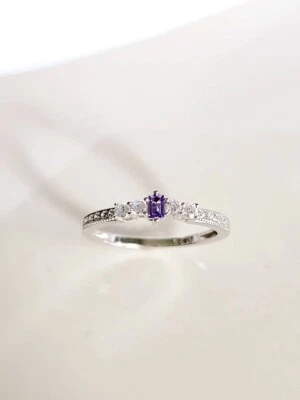 Anillo de propuesta de plata chapado en oro blanco de 14 k amatista corte baguette minimalista Foto 1 de 4