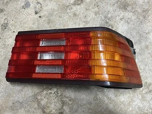 Lámpara de luz trasera lateral derecha pasajero 90-95 Mercedes R129 SL500 500SL fabricante de equipos originales - Imagen 1 de 5