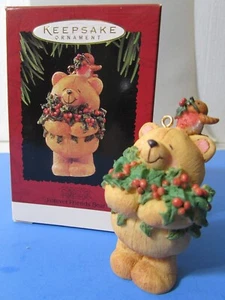 1995 Hallmark Ornament FOREVER FRIENDS BEAR - Picture 1 of 13