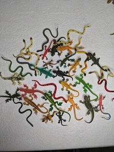 32 Vintage Reptilien Tiere Figuren Spielzeug Kunststoff Gummi Diorama Lehren - Bild 1 von 10