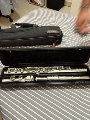 YAMAHA YFL282 FLAUTO TRAVERSO DA STUDIO ARGENTATO FORI APERTI IN LINEA YFL 282  - Immagine 1 di 4