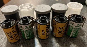 Lote de 5 rollos de película de 35 mm Kodak Fuji 200-400-EXP de marcas surtidas - Imagen 1 de 3
