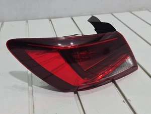 SEAT LEON 2015 FR 2.0 TDI PASSENGER SIDE REAR BRAKE LIGHT ASSEMBLEY 5F0945207 - Picture 1 of 8