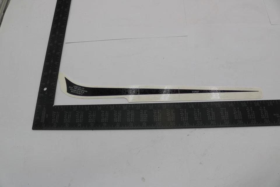 13505-10 NUEVO OEM 2010 HARLEY-DAVIDSON FLSTF Softail Fatboy calcomanía mediana roja dorada Foto 1 de 1