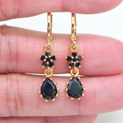 Pendientes colgantes de lágrima con flor de topacio místico negro rellenos de oro amarillo de 18 quilates para mujer Foto 1 de 3