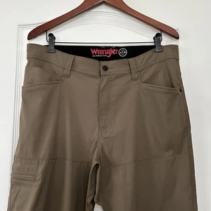 Pantaloni da uomo Wrangler ATG All Terrain Gear taglia effettiva 36x28 marrone chiaro Cliffside Utility - Foto 1 di 10