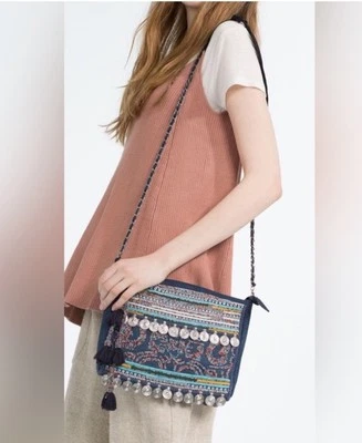 Zara 单肩包串珠牛仔蓝色嬉皮波西米亚吉普赛装饰 — 第 1/4 张图片