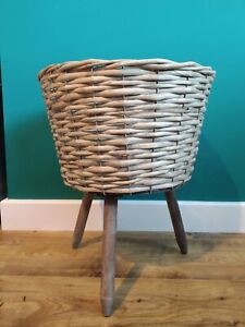 Willow Plant Pot & Legs Round Planter Garden Home Lined Weaved Rustic Decorative