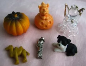 6 miniaturas diferentes, jorobado de peltre. Ángel soplado de vidrio, 2 calabazas, perro, camello - Imagen 1 de 2